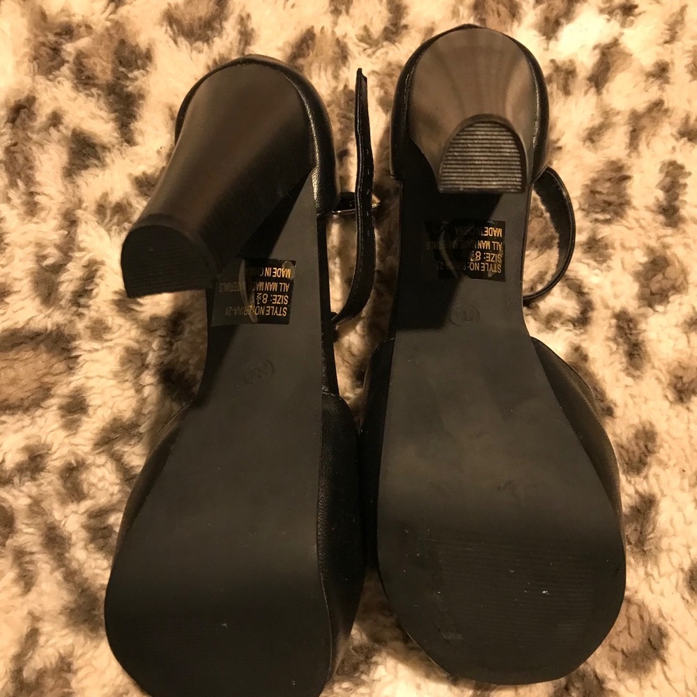 Women size 8.5 stilettos with strap - Picture 4 of 4